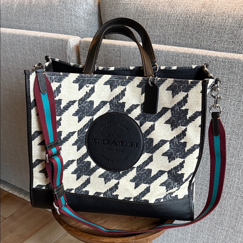 Coach Dempsey Tote 40 - Houndstooth